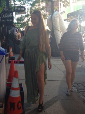 Jemima Kirke looking glam in green (Photo: Anna Silman)