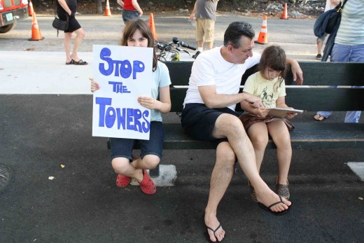 Kids are against Greenpoint waterfront development, too. (Photo: Natalie Rinn) 