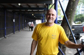 Stuart Gold, jeweler (no joke), outside Williamsburg Charter School. (Photo: Natalie Rinn) 