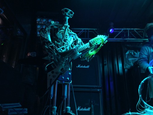 Fingers on guitar (Photo: Daniel Maurer)