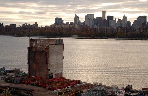 A remaining building of the terminal along the water. (Photo: Daniel Maurer)